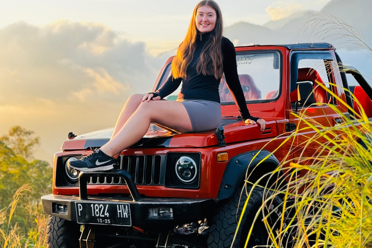 Esperienza in jeep o trekking all'alba sul Monte Batur + colazioneMonte Batur: escursione all'alba con colazione (punto d'incontro)
