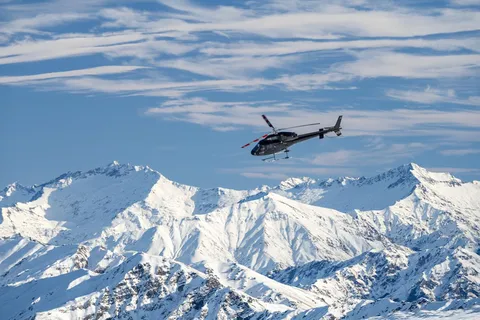Queenstown: Whakatipu Basin Helicopter Tour i lądowanie na śniegu