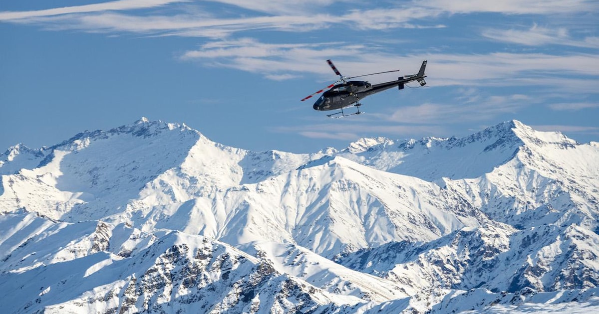 Queenstown: Whakatipu Basin Helicopter Tour and Snow Landing | GetYourGuide