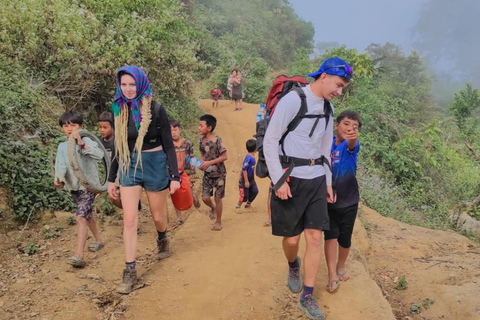 نونغ خياو: رحلة لمدة يومين، قرية همونغ، إقامة منزلية، والتجديف بالكاياك