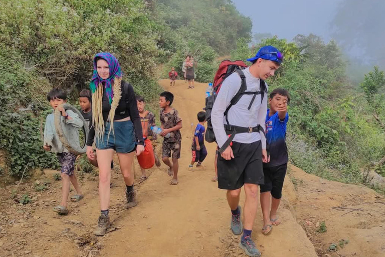 نونغ خياو: رحلة لمدة يومين، قرية همونغ، إقامة منزلية، والتجديف بالكاياك