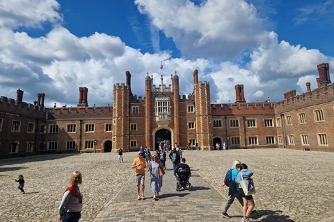 Hampton Court i zamek Windsor - dzień spędzony w królewskim stylu.Hampton Court i zamek Windsor, królewski dzień na świeżym powietrzu.