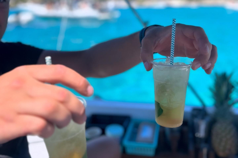 Ze Splitu/Trogiru: Błękitna Laguna i 2 wyspy - pół dnia prywatnieZe Splitu: prywatna półdniowa wycieczka do Błękitnej Laguny i Šolta Nečujam