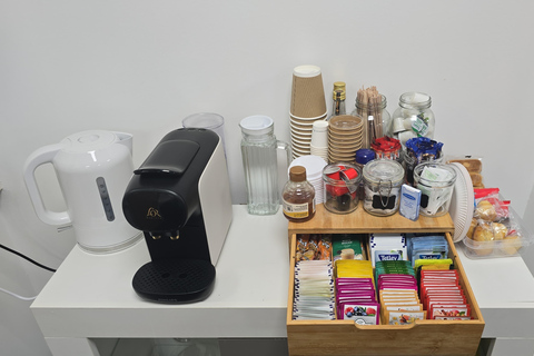 Liverpool: Sewing Machine Workshop with Tea and Cake