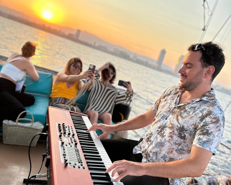 Live Music &amp; Sunset Wooden Boat in Barcelona