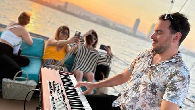 Barcelona: Sunset Cruise with Live Jazz & Blues Music