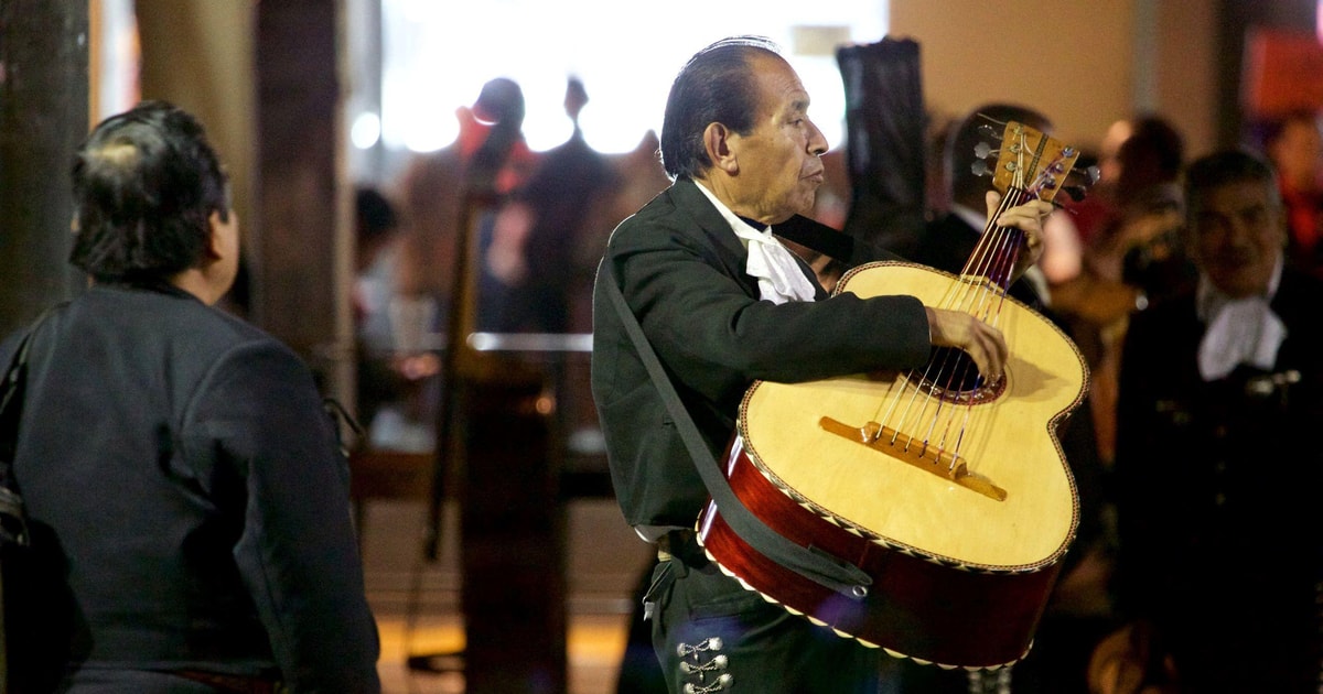 CDMX: Visita nocturna a la Plaza Garibaldi | GetYourGuide