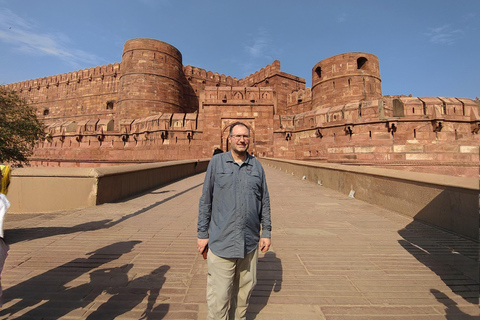 From Delhi: Taj Mahal Day Tour with 5 Star Hotel Lunch From Delhi: Tour with Driver, Guide, Entry Tickets & 5* Meal