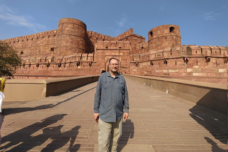 From Delhi: Taj Mahal Day Tour with 5 Star Hotel Lunch From Delhi: Tour with Driver, Guide, Entry Tickets & 5* Meal