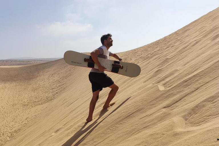 Van Agadir of Taghazout: Sandboarden in AgadirVanuit Agadir: Sandboarden in Agadir