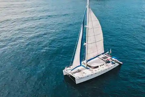 Phuket: Coral and Racha lslands Catamaran Tour with Lunch