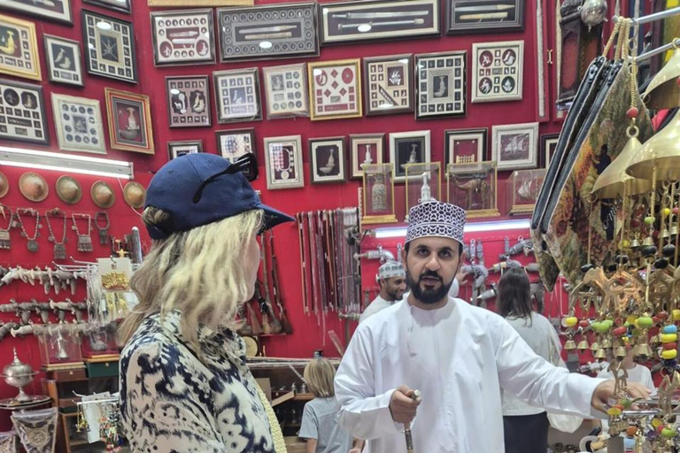 Muscat: Nizwa Fort and Old Al Hamra Village Full-Day Tour