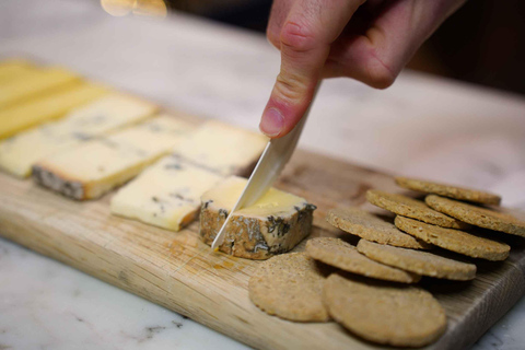 Eating Edinburgh: Old Town Food & Drinks Tour