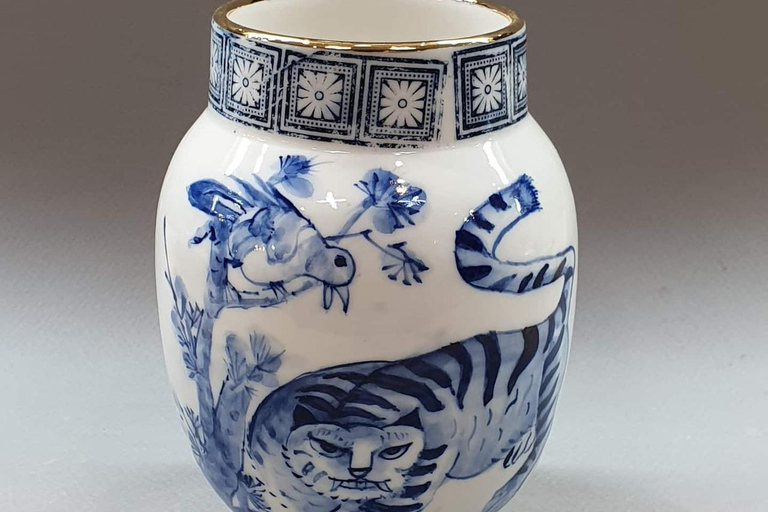 Traditional Chinese blue porcelain ceramics in Hangzhou Traditional Chinese blue porcelain in Hangzhou