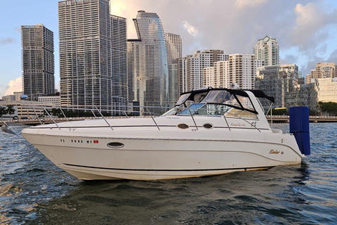 Miami : croisière privée en yacht avec capitaine et boissons non alcoolisées