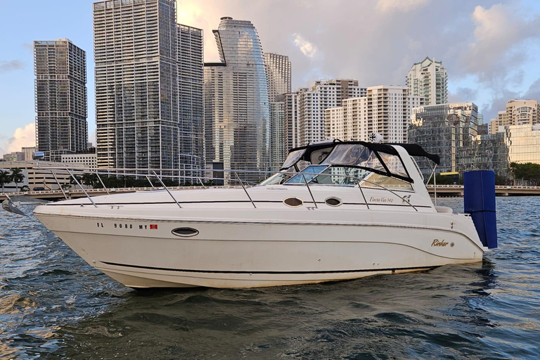 Miami: Private Yacht Cruise with Captain and Soft Drinks