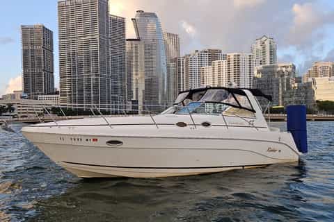 Private Miami yacht skyline cruise
