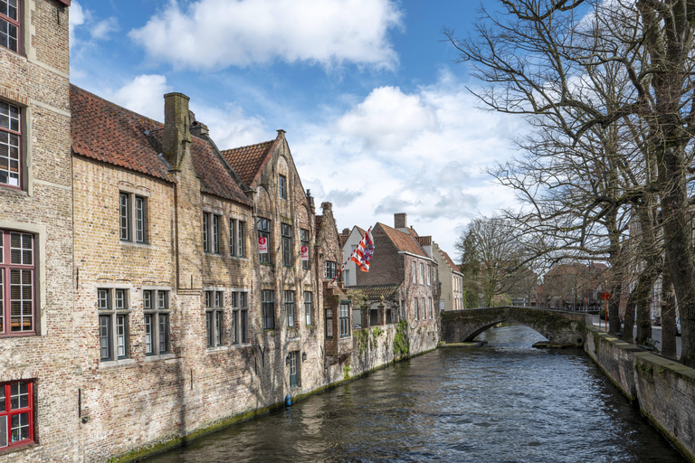 Passeggiata storica a Bruges con guida locale. Praline incluse