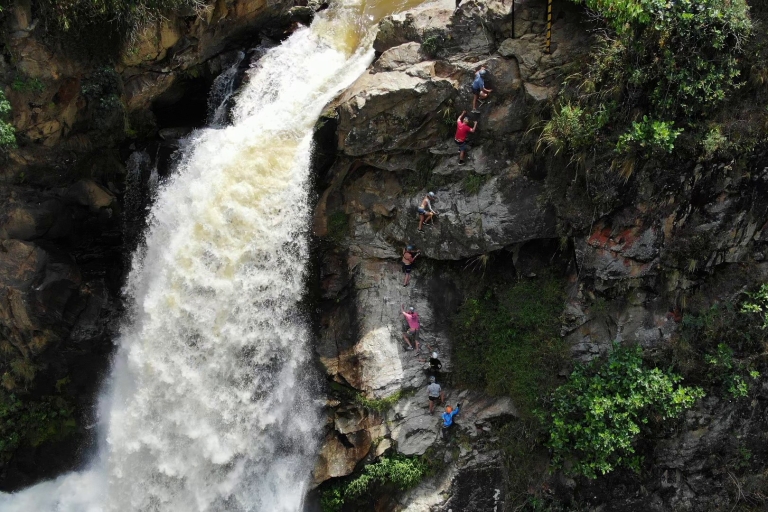 Von Medellin aus: Mächtiger Klettersteig und Zipline-RiesenwasserfallMächtiger Klettersteig & epische Zipline Riesiger Wasserfall