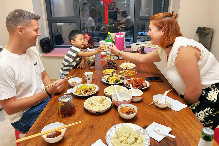 Xi'an: Terracotta Army, City Wall, Pagoda & Family Lunch Private Guided Tour with Lunch and Pickup Anywhere in Xi'an