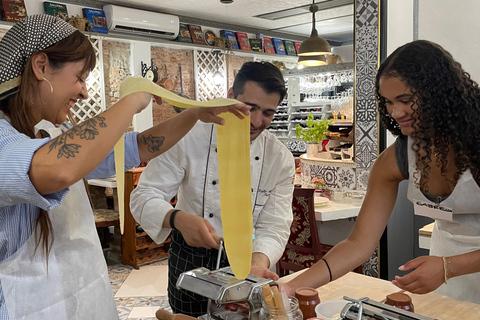 佛罗伦萨：意面制作课程，含晚餐、葡萄酒和... 唱歌！佛罗伦萨：意面制作课程，含晚餐、葡萄酒...还有歌唱！