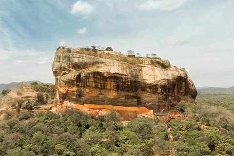 Wycieczka 1-dniowa z Kandy do Sigiriya i DambullaPrywatna 1-dniowa wycieczka do Sigiriya i Dambulla z Kandy