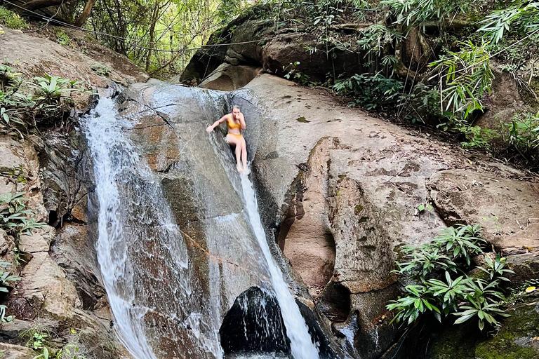 Excursión de un día a Chiangmai: senderismo, cataratas y tubing