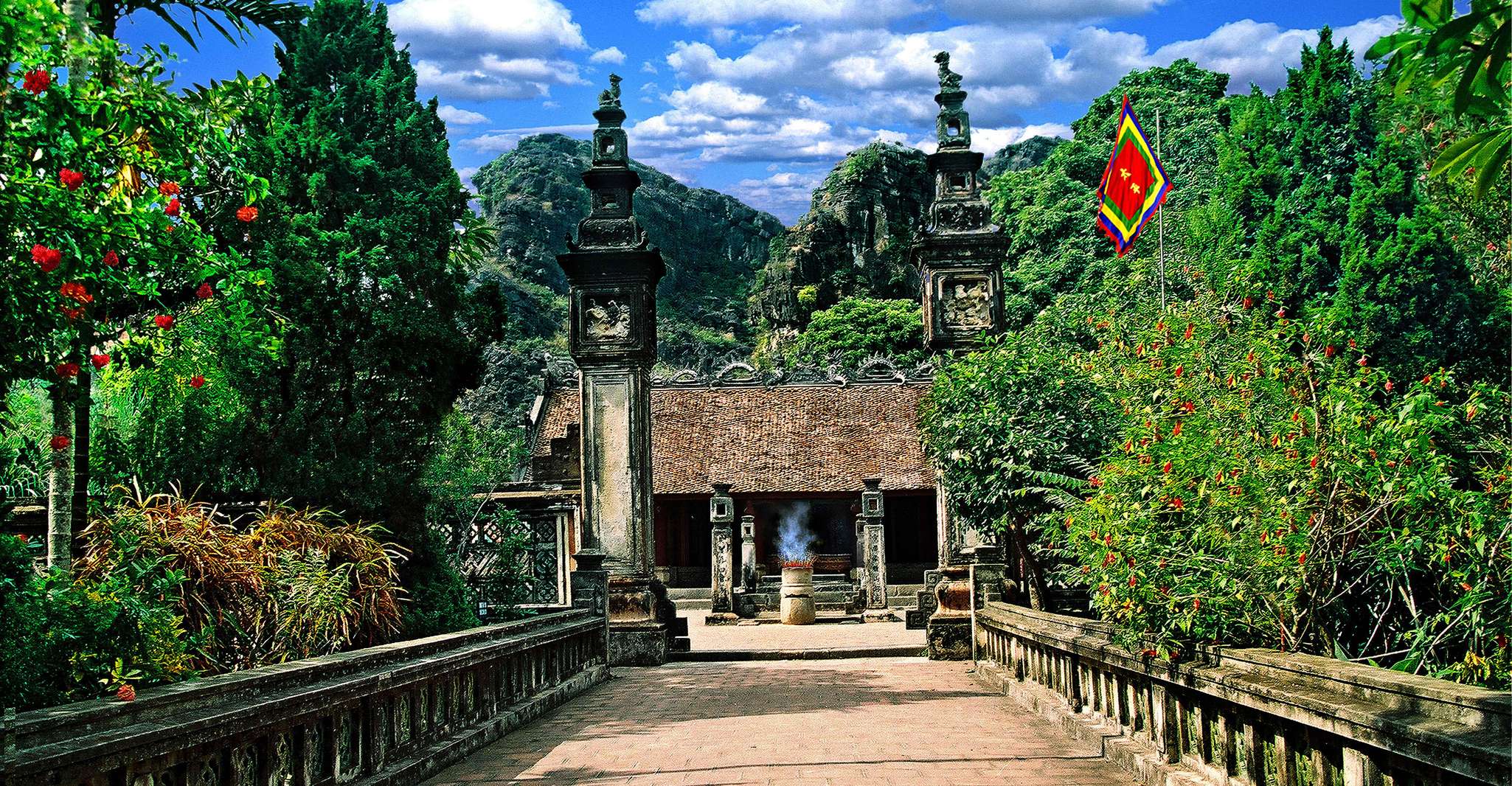 Desde Hanoi, Ninh Binh, Hoa Lu, Tam Coc y Ciclismo en zonas rurales - Hizvo