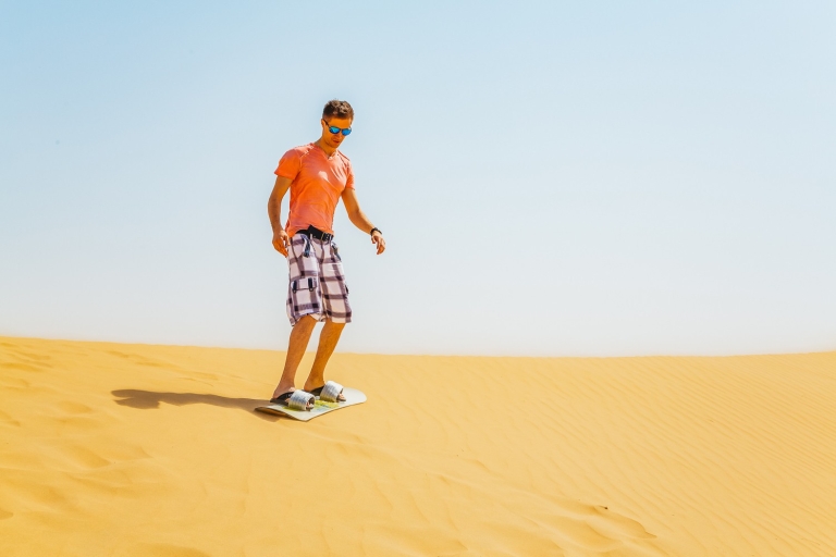 Doha: woestijnsafari zonsondergang, kameelrit en zandboardenGedeelde activiteit