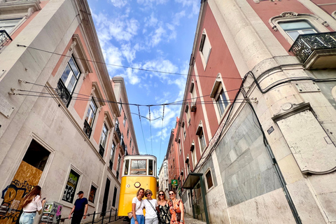 Découvrez l'histoire de Lisbonne à bord d'un tuk-tuk.Visite historique de Lisbonne en tuk-tuk électrique