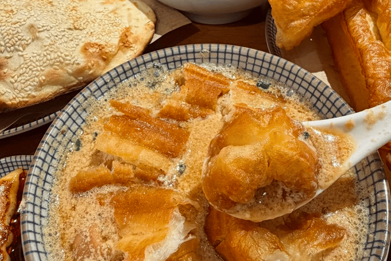 Hangzhou Breakfast Walk: Eat Like a Local in the City Center