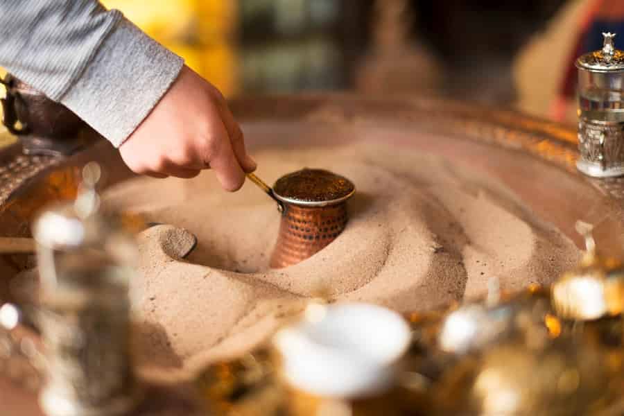 Istanbul: Workshop für türkischen Sandkaffee in der Altstadt. Foto: GetYourGuide