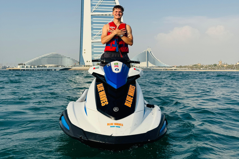 迪拜：体验摩托艇畅游阿拉伯酋长酒店+图片&amp;视频30分钟喷气式摩托艇前往帆船酒店
