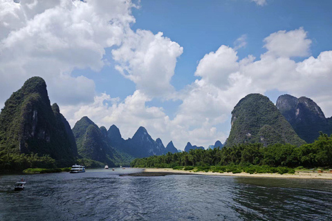 Guilin: Reed Flute Cave, Li River Cruise & Night Show Tour