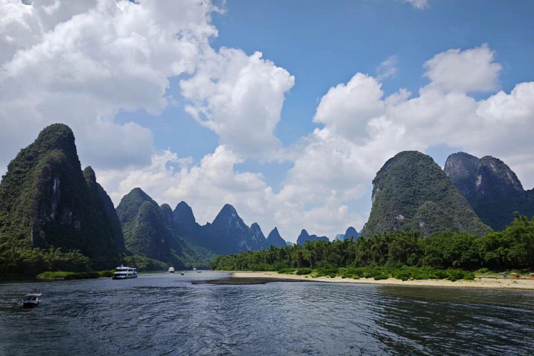Guilin: Reed Flute Cave, Li River Cruise & Night Show Tour