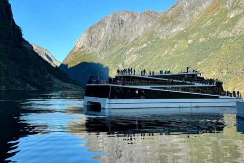 2-dniowa prywatna wycieczka z pociągiem do Flåm, Hardagerfjord i rejsem wycieczkowym