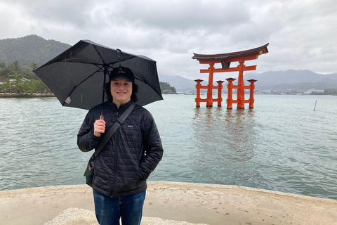 رحلة ليوم واحد إلى حديقة هيروشيما للسلام ورحلة إلى مياجيما للمجموعات الصغيرة