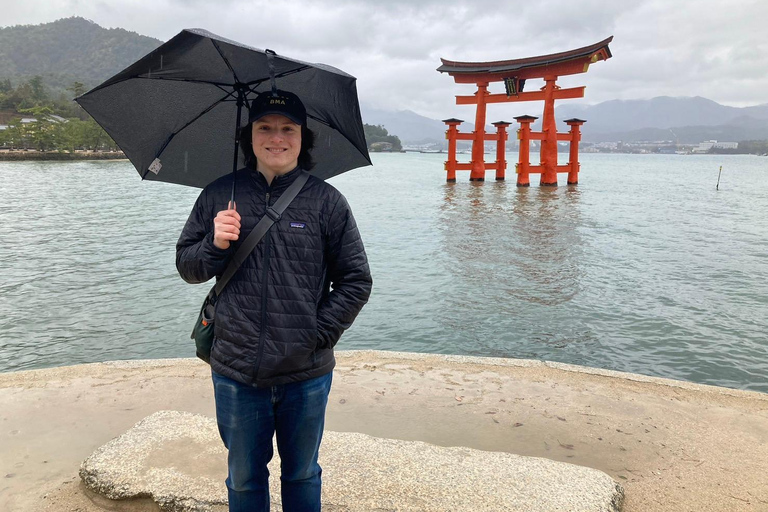 رحلة ليوم واحد إلى حديقة هيروشيما للسلام ورحلة إلى مياجيما للمجموعات الصغيرة