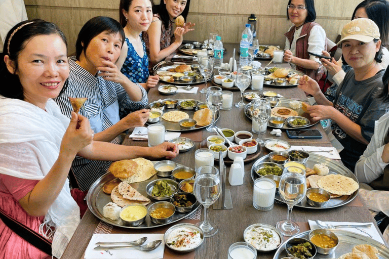 Tour per crocieristi a Mumbai Tour della città in gruppo con pranzoTour per crocieristi a Mumbai con tour della città e pranzo