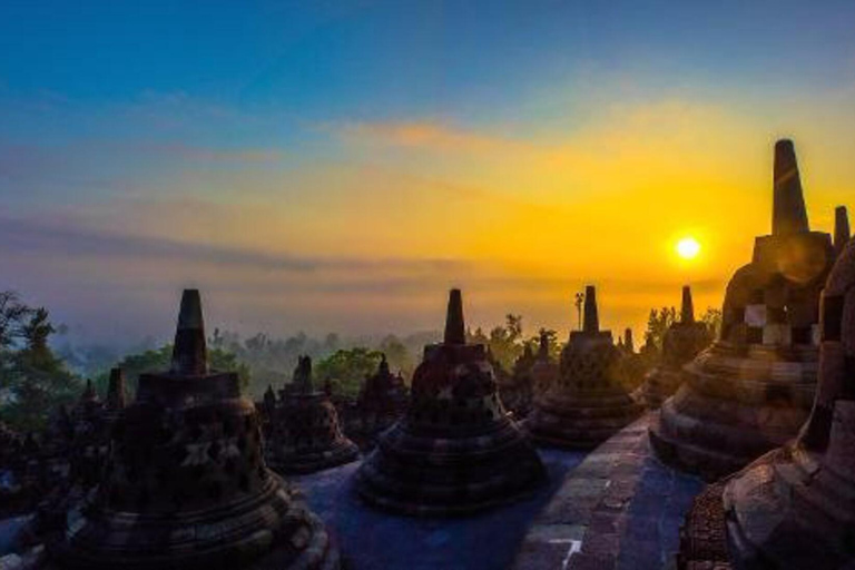 Yogyakarta: Instagrammable Cafes with Temple & Volcano View