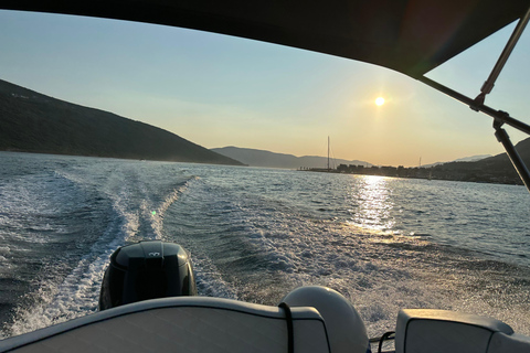 Kotor: Unsere Liebe Frau von den Felsen und Blaue Höhle Bootstour für GruppenKotor: Bootstour zu Unserer Lieben Frau von den Felsen und der Blauen Höhle