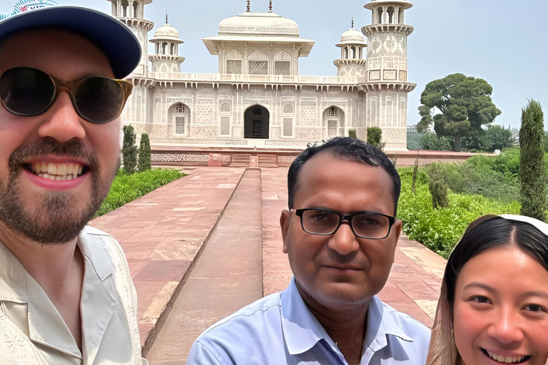 Guided walking agrafort, jama masjid & tajhmahal tour Cab + Guide