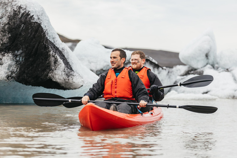 Sólheimajökull: Tour guiado de caiaque na lagoa do glaciarSólheimajökull: Tour guiado de caiaque na lagoa da geleira