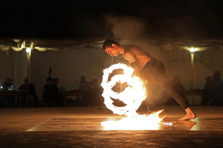 迪拜：Al Marmoom 的除夕庆祝活动和烧烤晚餐迪拜：在阿尔马穆姆庆祝除夕夜和烧烤晚餐