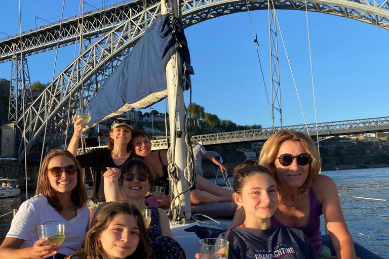 Porto: Tocht op een zeilboot gedeeld of privé (Sunset Option)Porto: Privétour op een zeilboot (ZONSONDERGANG OPTIE)