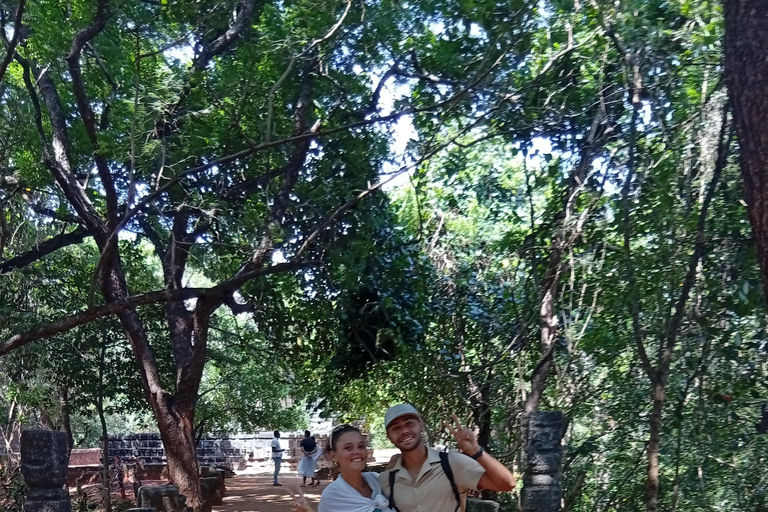 Kandy: Sigiriya, Pidurangala, and Spice Garden Day Trip