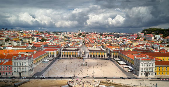 Lisbon: Tagus River Sunset Cruise with Wine and Music