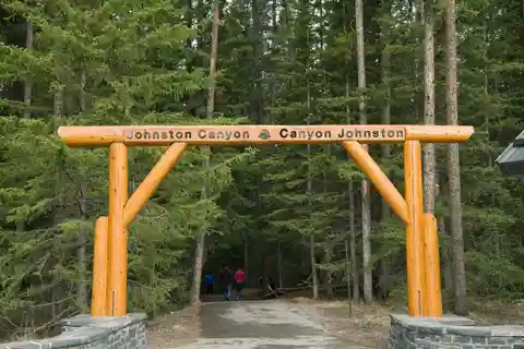 Banff, Lake Louise, Johnston Canyon, Vermilion Lake Day Trip
