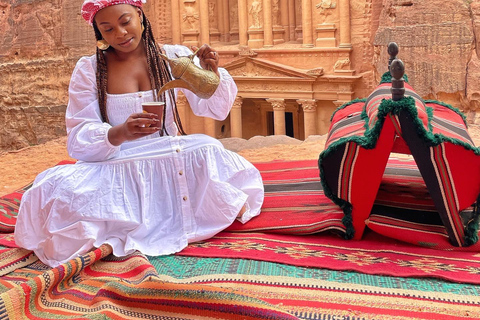 From Amman: Wonderful Day Trip to Jerash, Dead Sea & Petra