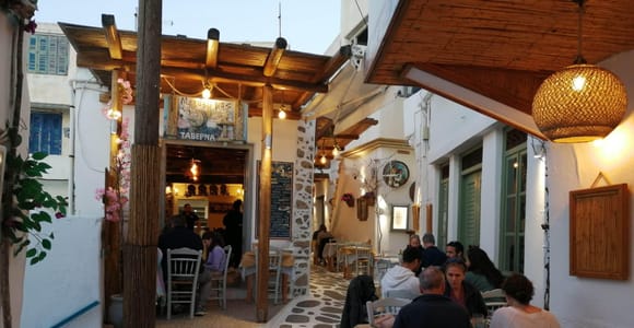 Naxos: Old Town Walking Tour with Wine and Cheese Tasting